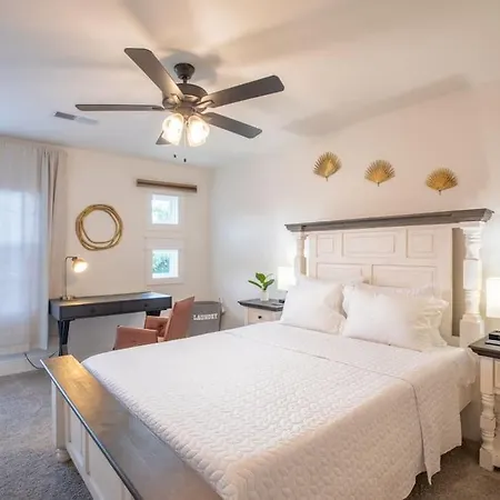 Cozy Townhouse Close To Downtown